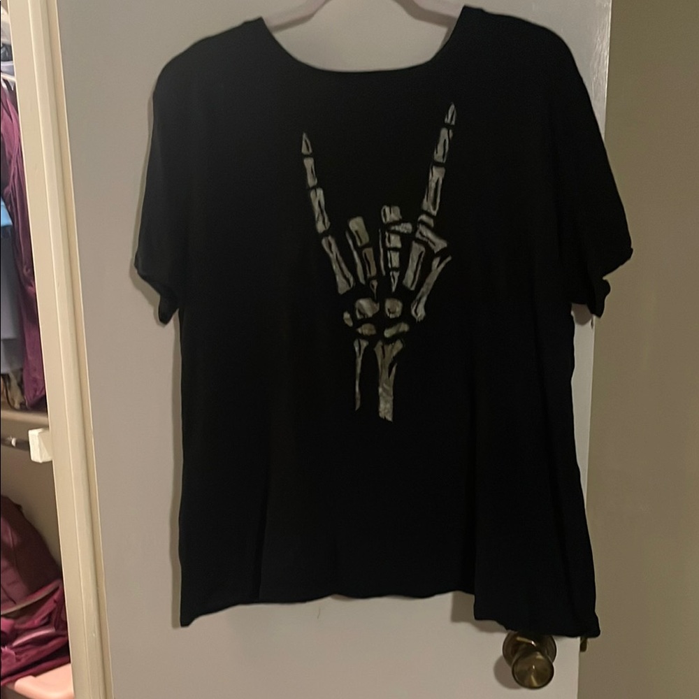 Plus Size Black Graphic Women's Top